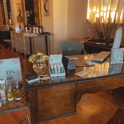 Salon Nouveau - Front desk
