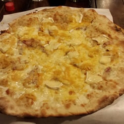 C'e' Pizza per Te - Pizza mozzarella, crema di zucca, brie e pancetta