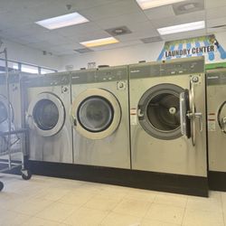 Los Lagos Laundromat