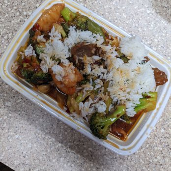 Gonna China - Combo platter with beef, chicken, and shrimp with veggies. A nice spicy sauce. - Chinese Near Me - Wesley Chapel, Florida Gonna China - Combo platter with beef, chicken, and shrimp with veggies. A nice spicy sauce. - Chinese Near Me - Wesley Chapel, Florida