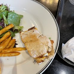 PAUL Sawgrass Mills - Florida  - Half chicken sandwich ( three bites) Whole tuna !!