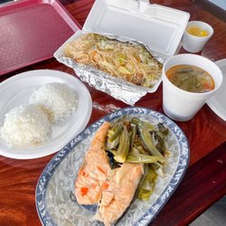 Meng's Filipino Cuisine - Pancit and Salmon Sinigang