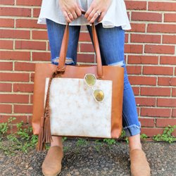 Allyoops - Shop our Oak River purses today!