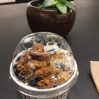 honeygrow - HoneyBar parfait - Salad Near Me - Brooklyn, New York