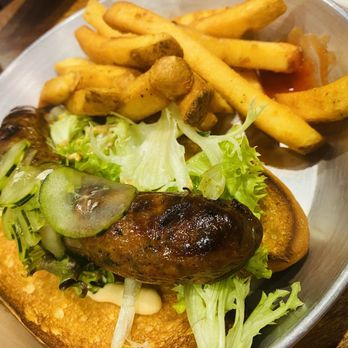 Beer Lab HI - Sausage burger - Brewpubs Near Me - Honolulu, Hawaii