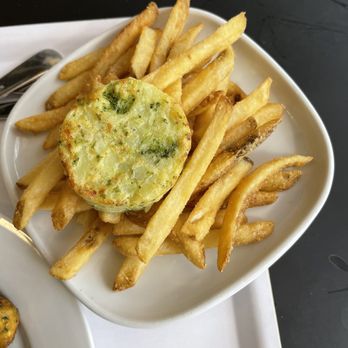 Ikea - Fries and Broccoli Round - Home Decor Near Me - Etobicoke, Ontario