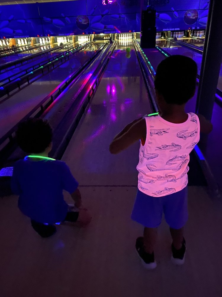 JENSEN BEACH BOWL Updated September 2024 20 Reviews 2303 NE Dixie