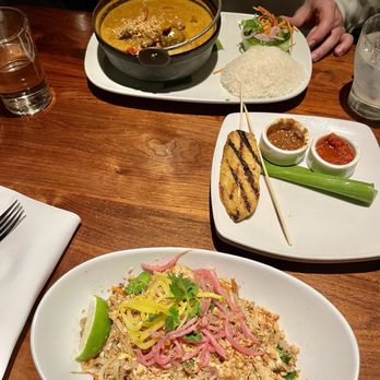 Malai Kitchen - Chicken Pad Thai and Panang Curry Bowl with Beef Tenderloin - Thai Near Me - Dallas, Texas Malai Kitchen - Chicken Pad Thai and Panang Curry Bowl with Beef Tenderloin - Thai Near Me - Dallas, Texas
