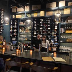 Lola Wine Lounge - Nice people and lovely atmosphere