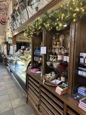 Linn's Restaurant by null