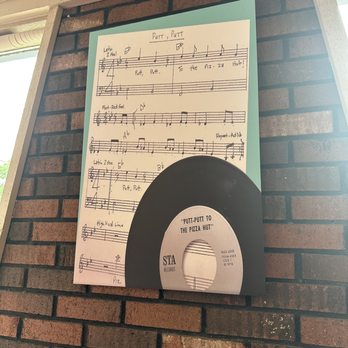 Pizza Hut - The Putt Putt to the Pizza Hut song - Pizza Near Me - Charlevoix, Michigan