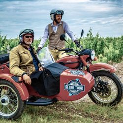 Retro Tour Bordeaux - Au milieu des vignes dans le Médoc