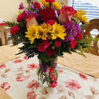 Fred's Flowers & Gifts - It's Your Day Bouquet (deluxe version) - Florists Near Me - Hayward, California Fred's Flowers & Gifts - It's Your Day Bouquet (deluxe version) - Florists Near Me - Hayward, California