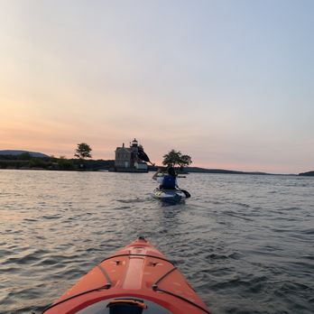 I Paddle New York - View of the Saugerties lighthouse! - Rafting/Kayaking Near Me - Saugerties, New York I Paddle New York - View of the Saugerties lighthouse! - Rafting/Kayaking Near Me - Saugerties, New York