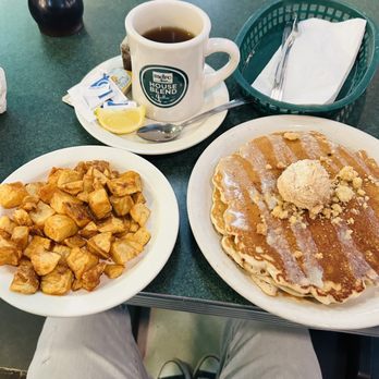 Metro Diner - Apple Cinnamon Pancakes... Homefries... - American Near Me - Altamonte Springs, Florida Metro Diner - Apple Cinnamon Pancakes... Homefries... - American Near Me - Altamonte Springs, Florida