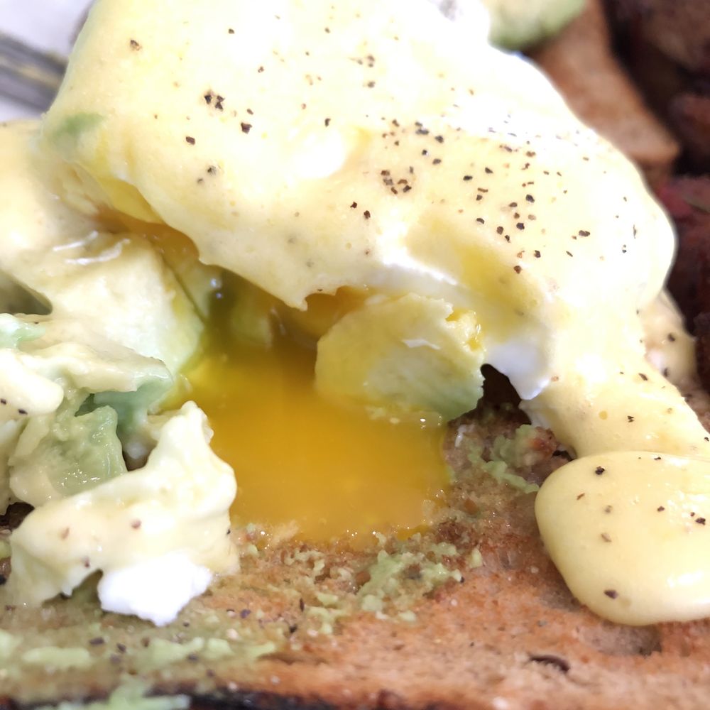 THE PEASANT GRILL Traditional American Restaurant 84 E Broad St