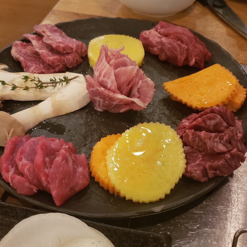 Yumira - Pork cutlets in the middle with different beef cuts on the sides - Vietnamese Near Me - Munich, BY