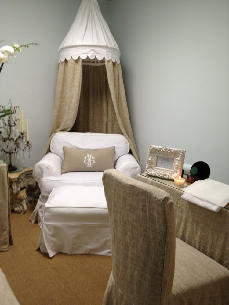 NAIL SPA AND SALON THE DERENNE 24 E Liberty St, Savannah,