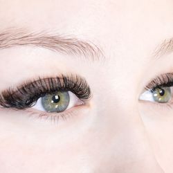 Lashed By Taylor - Mega volume lash extensions