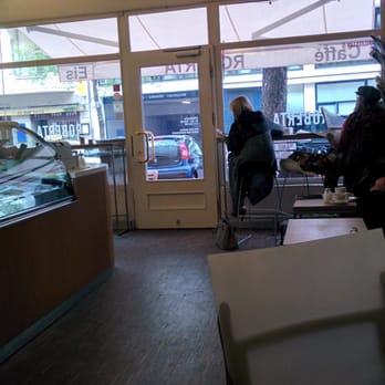 Roberta - Blick auf den Eingangsbereich aus dem hintersten Eck - Cafes Near Me - Berlin, BE Roberta - Blick auf den Eingangsbereich aus dem hintersten Eck - Cafes Near Me - Berlin, BE