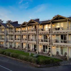 The Wayside Inn - Building