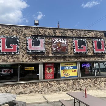 Lulu's Hot Dogs - Outside - Burgers Near Me - Chicago, Illinois
