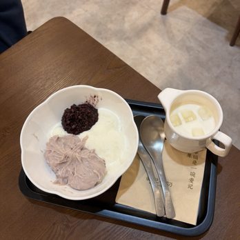 Makkee Dessert - Taro mochi black rice - Desserts Near Me - Los Angeles, California