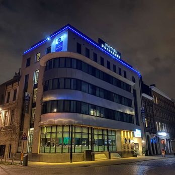 Hotel Docklands - hotel by night voorkant - Hotels Near Me - Antwerp, VAN