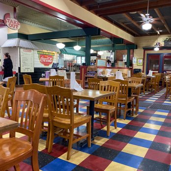 Spring Creek Barbeque - Pick up area and dining room - Barbeque Near Me - Frisco, Texas Spring Creek Barbeque - Pick up area and dining room - Barbeque Near Me - Frisco, Texas