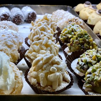 Giolitti - Pasticcini Mignon - Giolitti - Ice Cream & Frozen Yogurt Near Me - Rome, RM Giolitti - Pasticcini Mignon - Giolitti - Ice Cream & Frozen Yogurt Near Me - Rome, RM