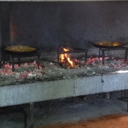 La Caseta - Paellas a leña y carnes a la brasa