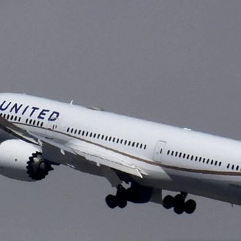 SkyTerrace - United, just taking off with wheels coming up - Airport Lounges Near Me - San Francisco, California SkyTerrace - United, just taking off with wheels coming up - Airport Lounges Near Me - San Francisco, California