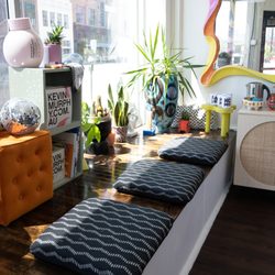 Salon On Grand