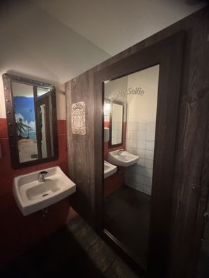 Salty's Beach House by null