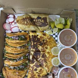 Birria y mariscos La Reina - Reyna box