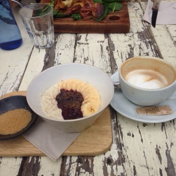 Brunch & Cake - Oatmeal and caramel latte - Breakfast & Brunch Near Me - Barcelona, B
