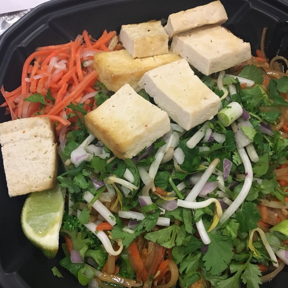 Banh Shop - Tofu on pad Thai bowl - Vietnamese Near Me Banh Shop - Tofu on pad Thai bowl - Vietnamese Near Me