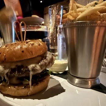 Jolie - Jolie burger - Cocktail Bars Near Me - New Orleans, Louisiana