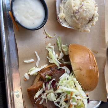 GQue BBQ Lone Tree - Sasquatch Sandwich with Mashed Potatoes - Barbeque Near Me - Lone Tree, Colorado GQue BBQ Lone Tree - Sasquatch Sandwich with Mashed Potatoes - Barbeque Near Me - Lone Tree, Colorado