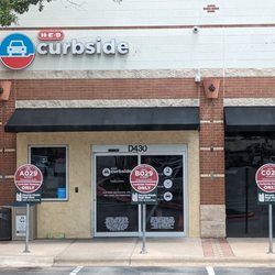 H-E-B - Exterior of HEB curbside Pickup