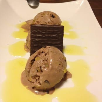 Zona d'Ombra Enoiteca - Chocolate ice cream with olive oil and sea salt - Wine Bars Near Me - Barcelona, BCN Zona d'Ombra Enoiteca - Chocolate ice cream with olive oil and sea salt - Wine Bars Near Me - Barcelona, BCN