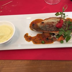 Café des Négociants - Filet de féra du lac Léman, poêlée de légumes de saisons, pommes purée