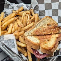 Nooner’s Bar & Grill - Reuben sandwich