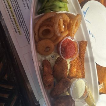 La Mariana Sailing Club - Combo puoi platter (edamame, onion rings, chicken wings & calamari) - Seafood Near Me - Honolulu, Hawaii La Mariana Sailing Club - Combo puoi platter (edamame, onion rings, chicken wings & calamari) - Seafood Near Me - Honolulu, Hawaii