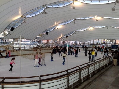 Pista di pattinaggio su ghiaccio di Genova by null