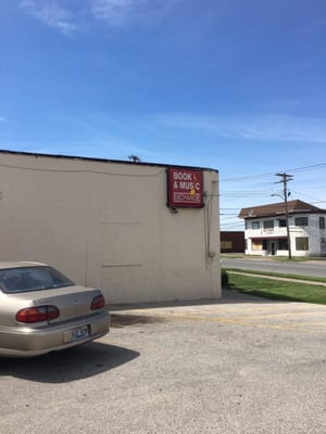 Moneytree-Book & Music Exchange, 1421 Triplett St, Owensboro, KY 42303, US  - MapQuest