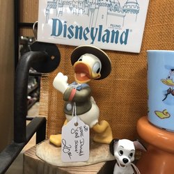 Vintage Pleasures - Walt Disney Good scout Donald Duck figurine