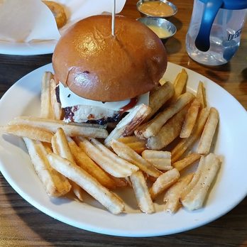Denny's Restaurant Fleetwood - BBQ Bacon Chicken Sandwich - Breakfast & Brunch Near Me - Surrey, British Columbia