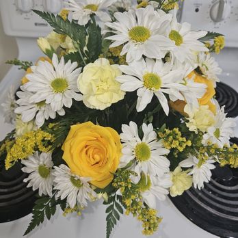 Sponseller's Flower Shop - Premium "Full of Smiles" - Florists Near Me - Berryville, Virginia Sponseller's Flower Shop - Premium "Full of Smiles" - Florists Near Me - Berryville, Virginia