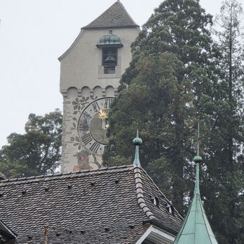 Die Museggmauer und ihre Türme - That's the Zytturm (Clock Tower) hiding behind a tree - Landmarks & Historical Buildings Near Me - Luzern, LU